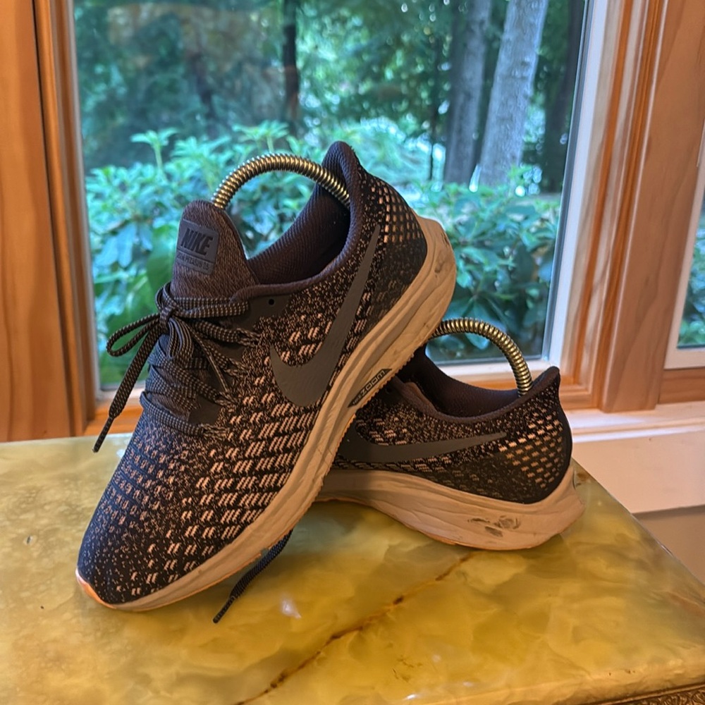 Nike Air Zoom Pegasus 35 Running Shoes Womens 7.5 Navy Pink gym comfy cute